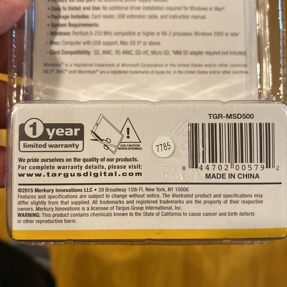 Targus secure digital card reader/writer, new in package. - Picture 3 of 3